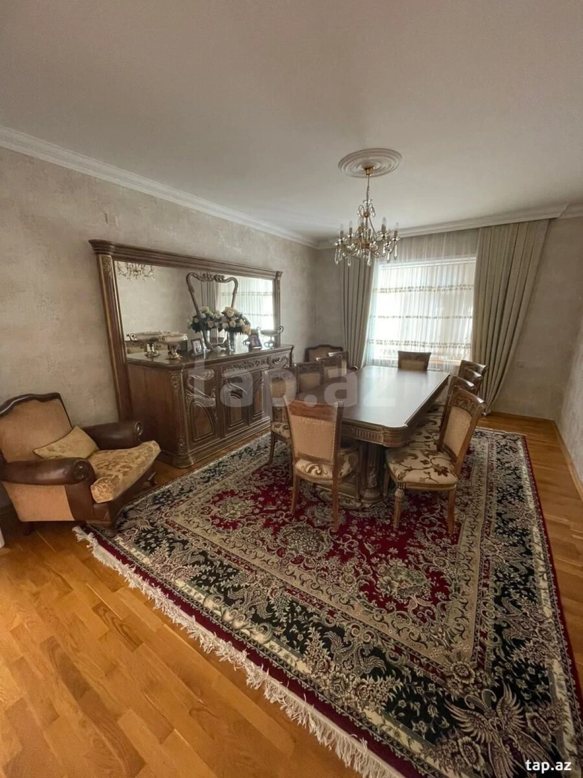 Satılır 8 otaqlı həyət evi