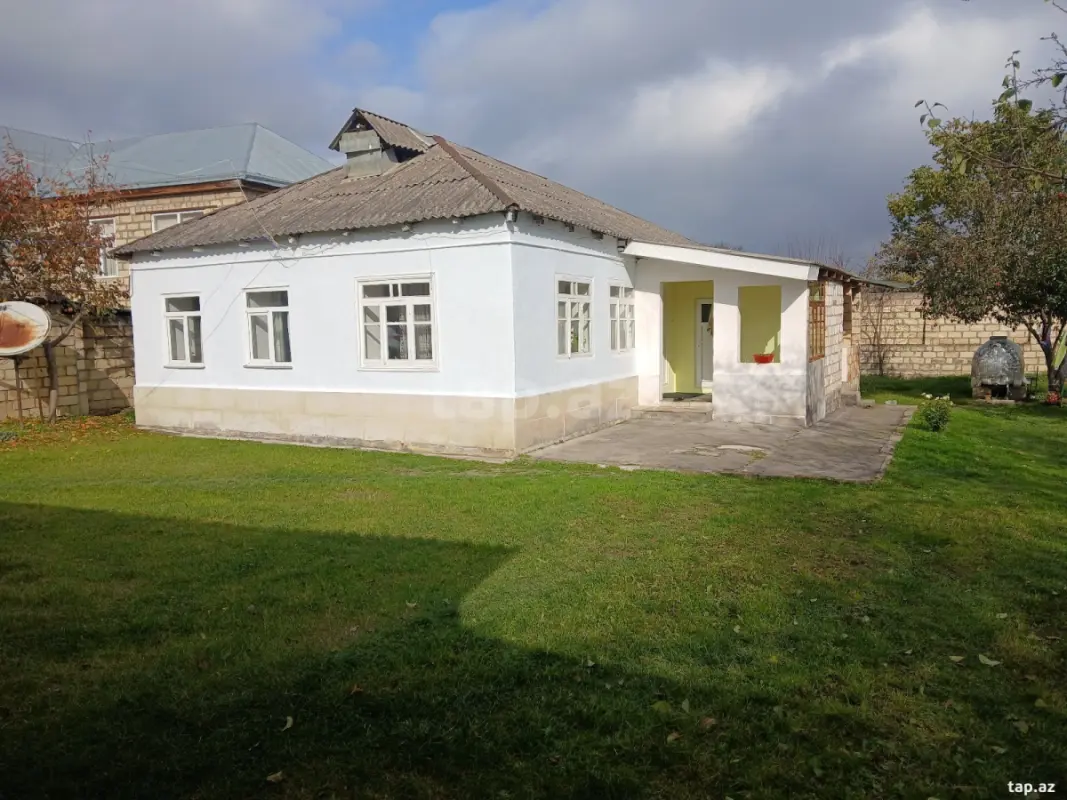 Satılır 4 otaqlı həyət evi 200 m²