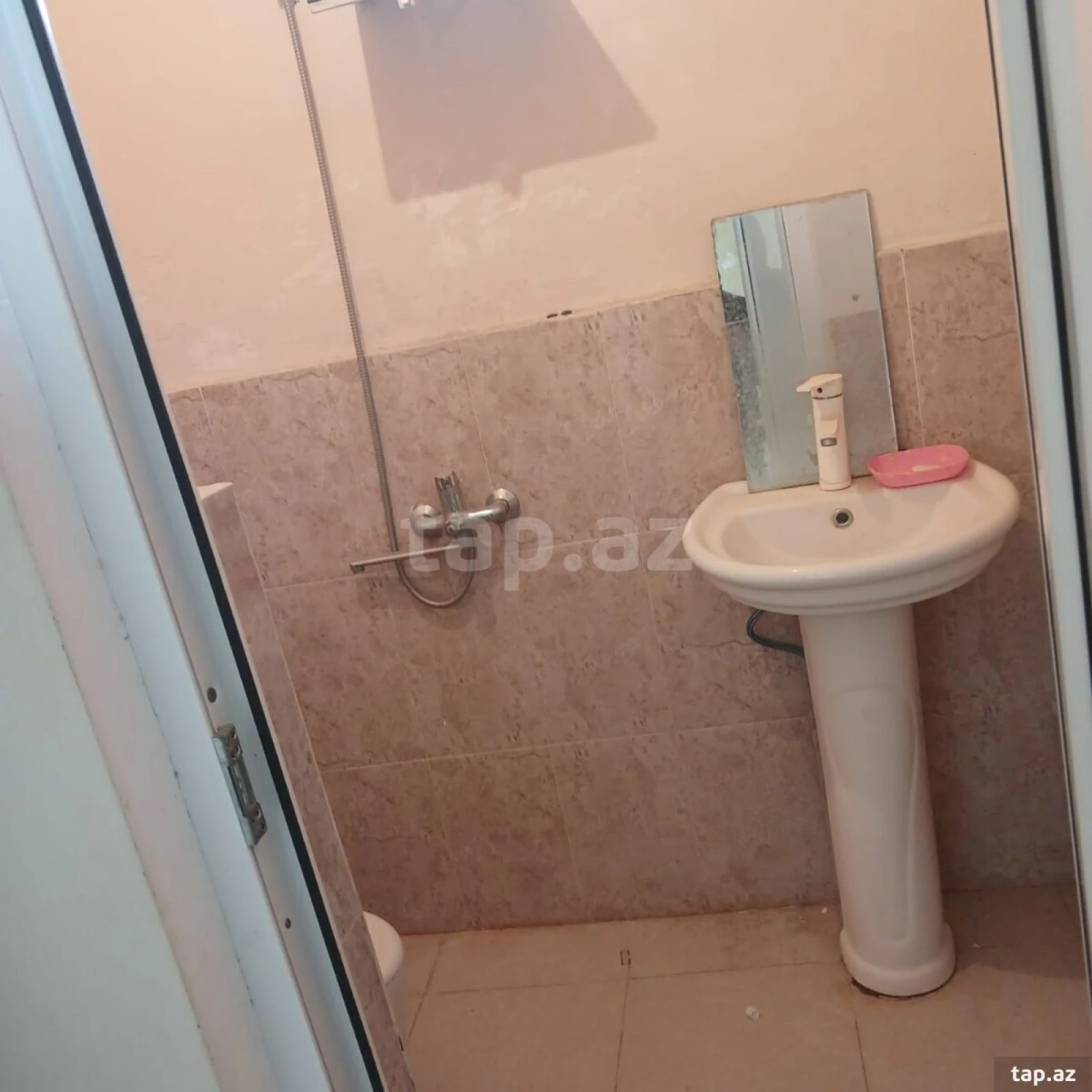 Kirayə verilir 1 otaqlı həyət evi 30 m²