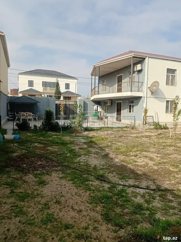 Satılır 6 otaqlı həyət evi