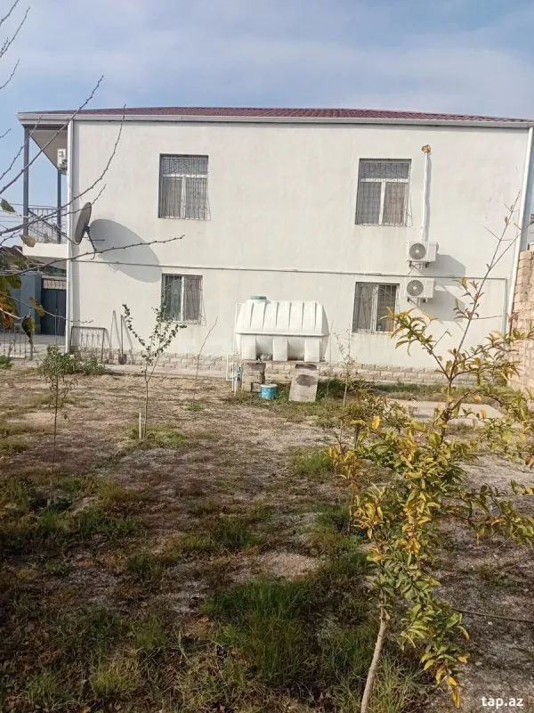 Satılır 6 otaqlı həyət evi