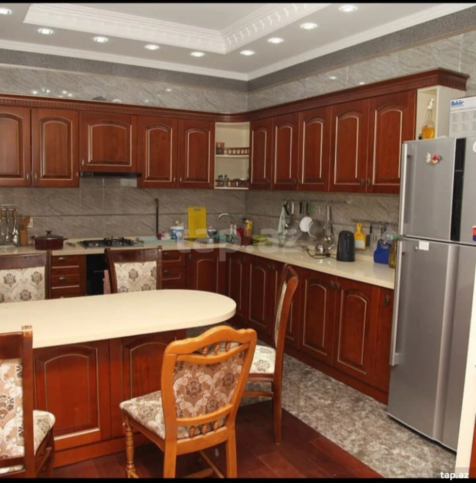 Satılır 6 otaqlı həyət evi