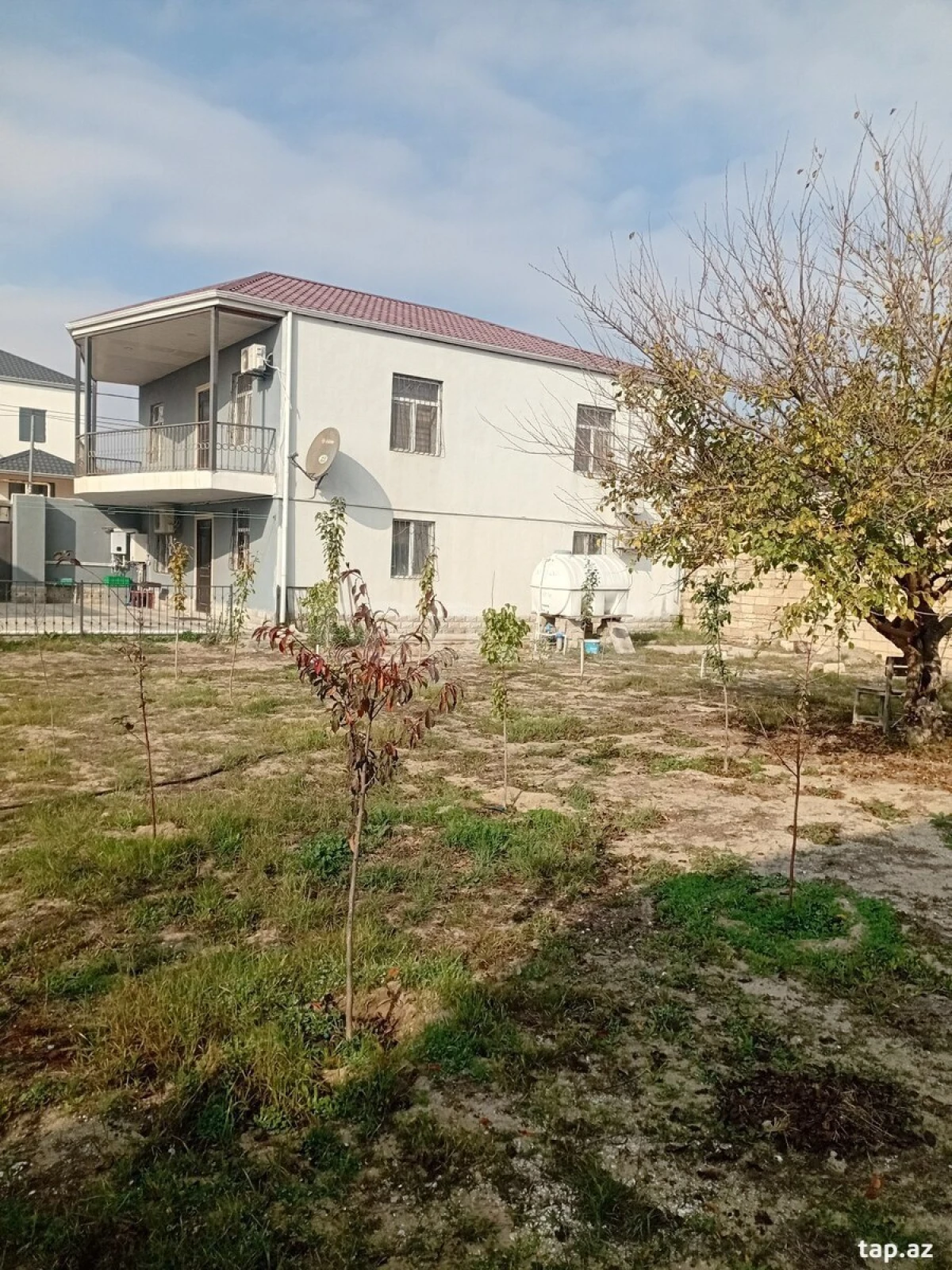 Satılır 6 otaqlı həyət evi