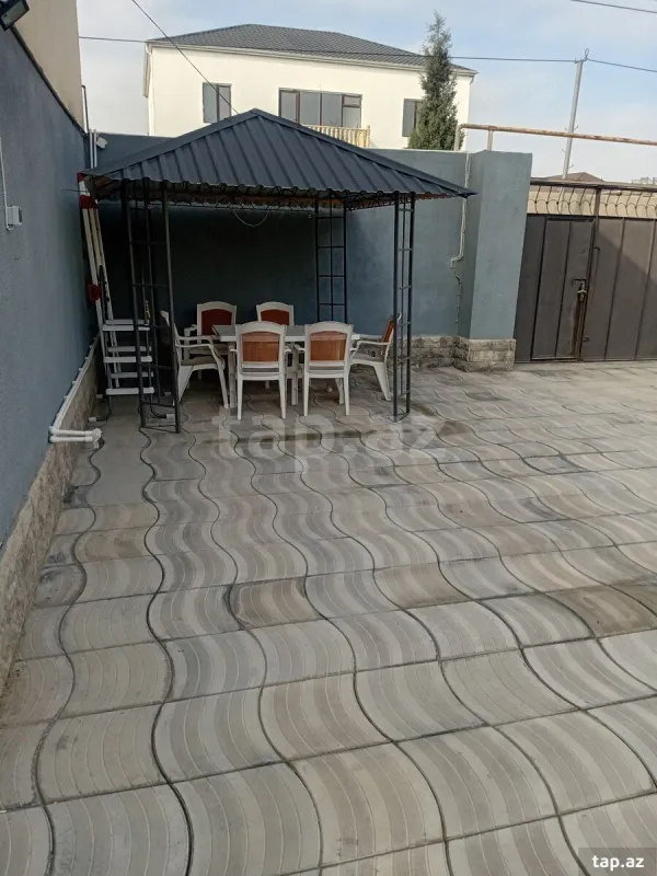 Satılır 6 otaqlı həyət evi