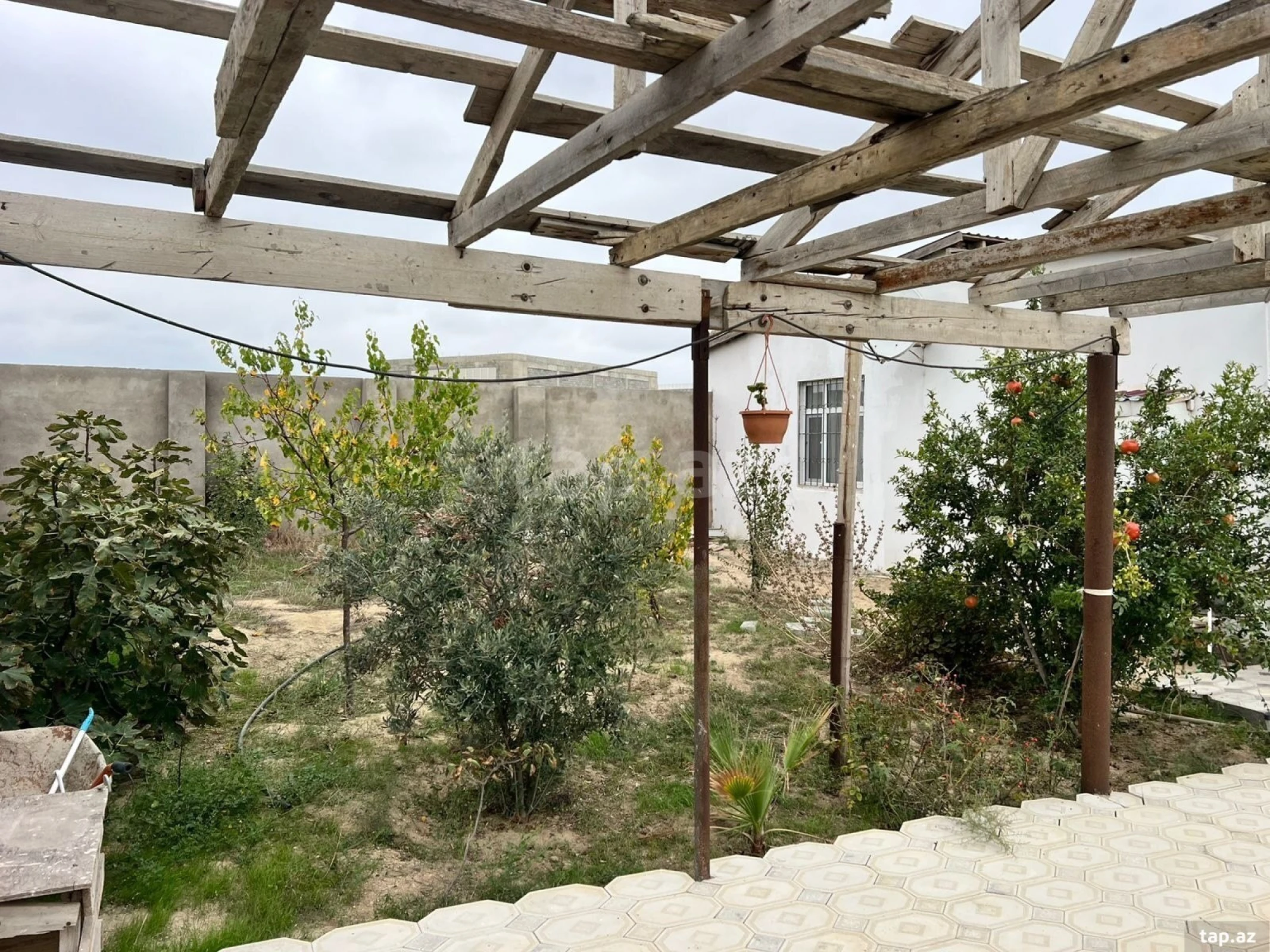 Satılır 4 otaqlı həyət evi