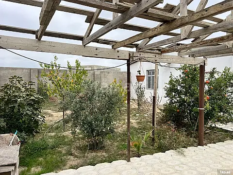 Satılır 4 otaqlı həyət evi