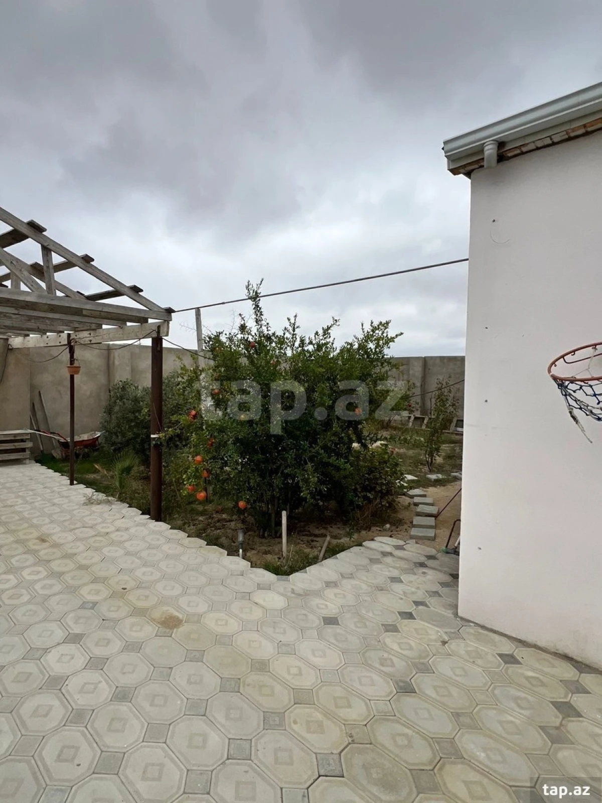 Satılır 4 otaqlı həyət evi