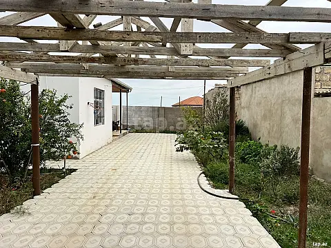 Satılır 4 otaqlı həyət evi