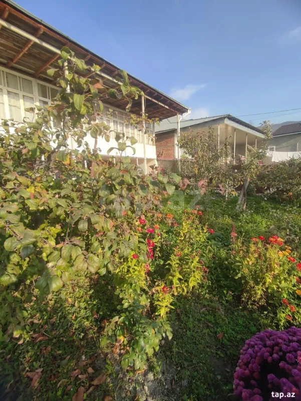 Satılır 5 otaqlı həyət evi