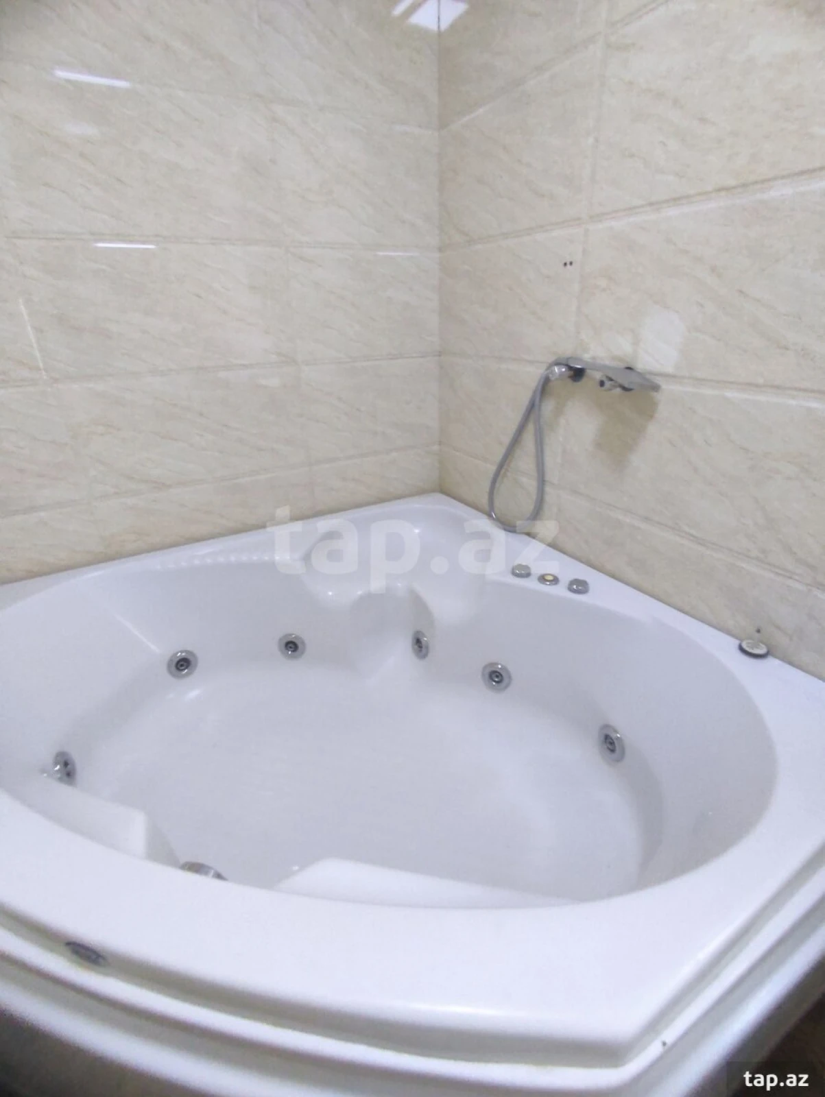 Satılır 5 otaqlı həyət evi