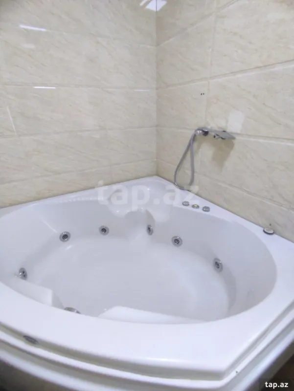 Satılır 5 otaqlı həyət evi