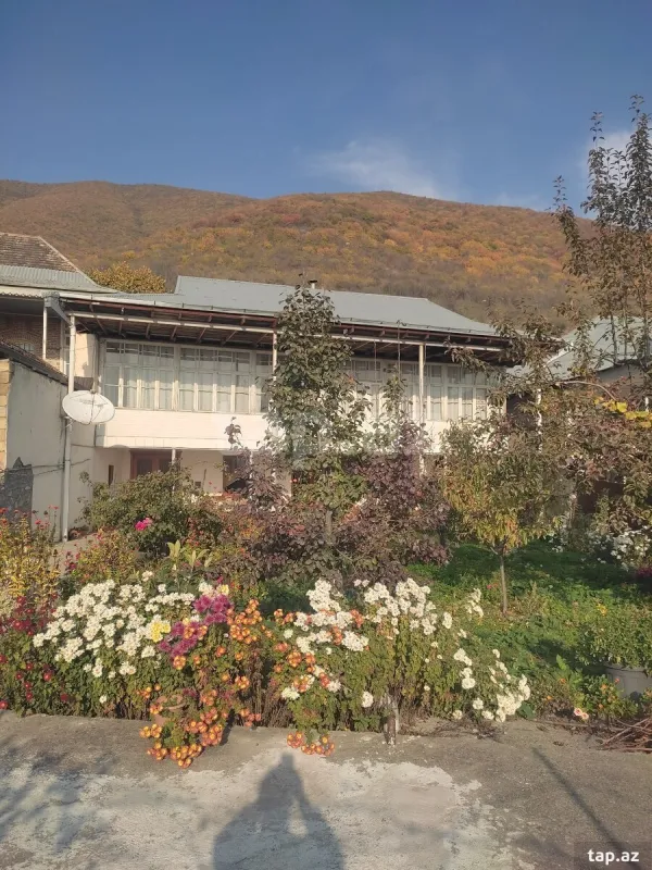 Satılır 5 otaqlı həyət evi