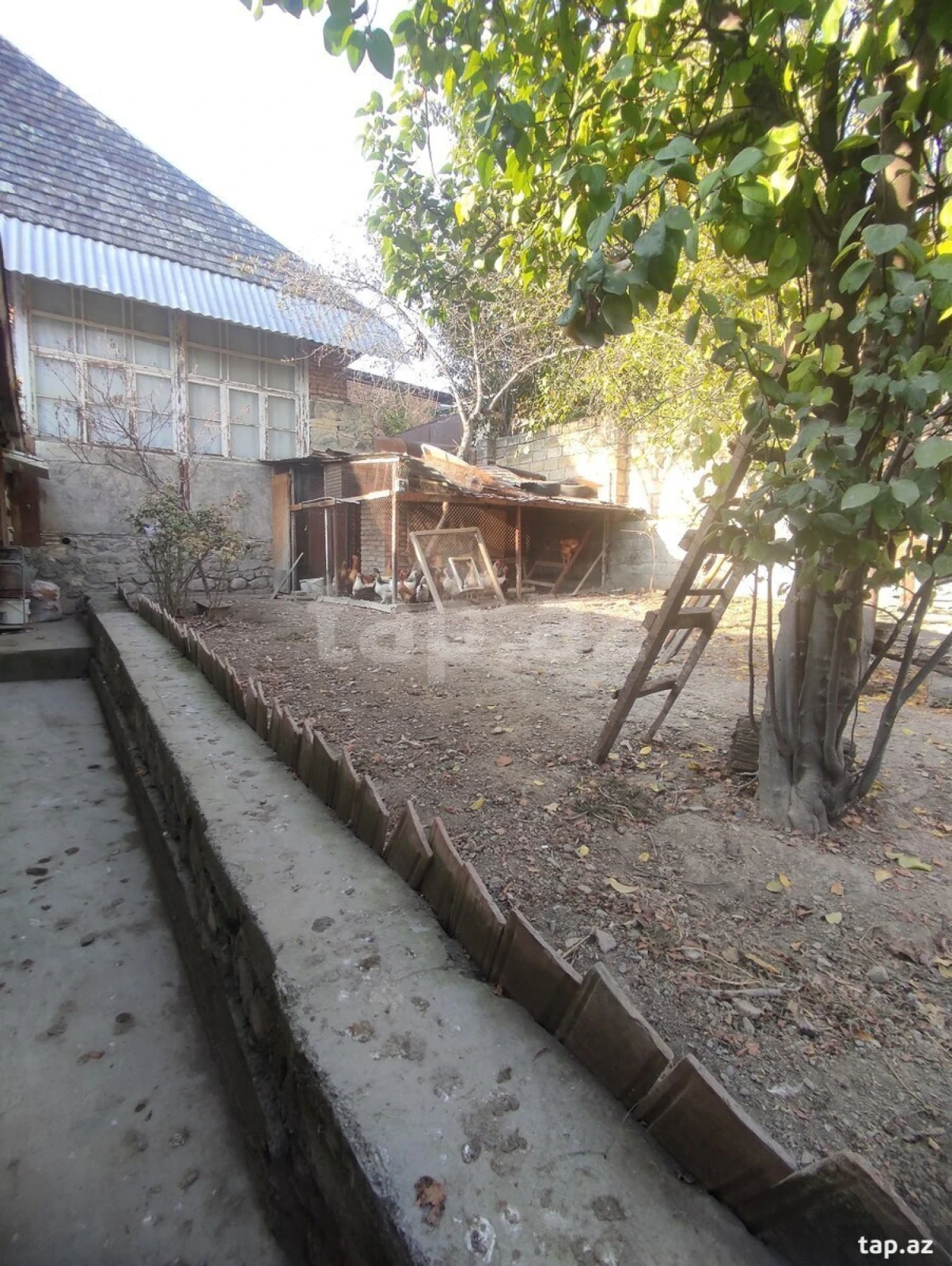 Satılır 5 otaqlı həyət evi