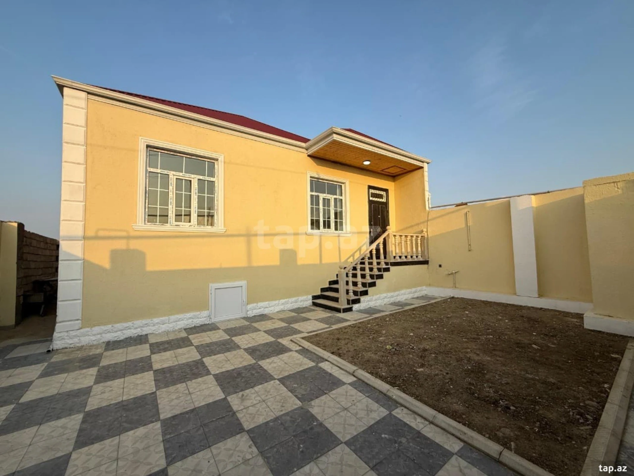 Satılır 4 otaqlı həyət evi