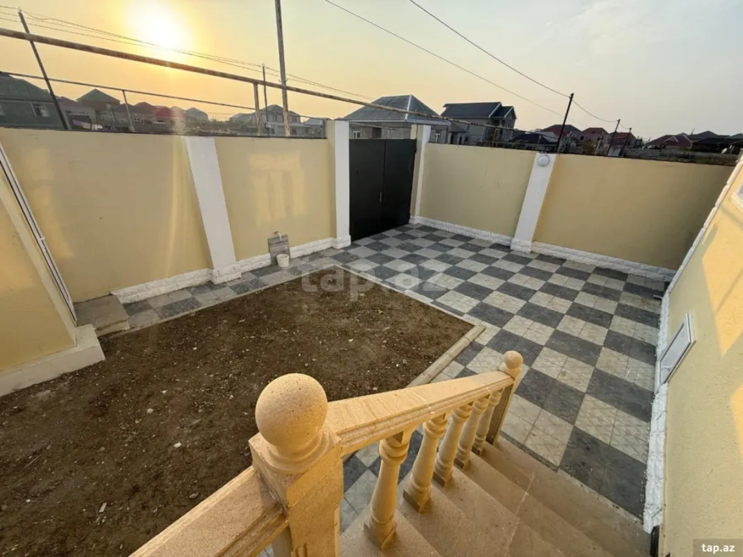 Satılır 4 otaqlı həyət evi