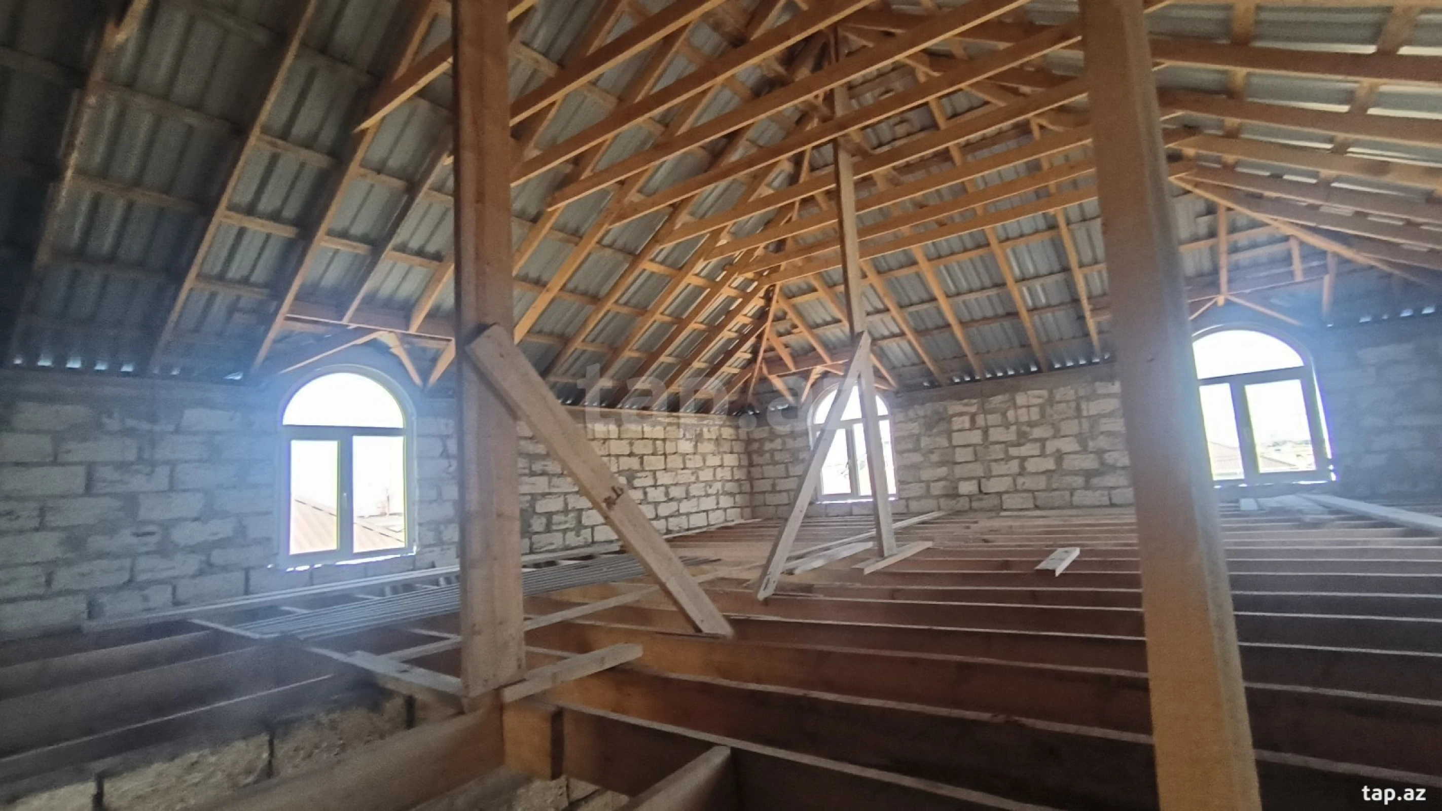 Satılır 4 otaqlı həyət evi