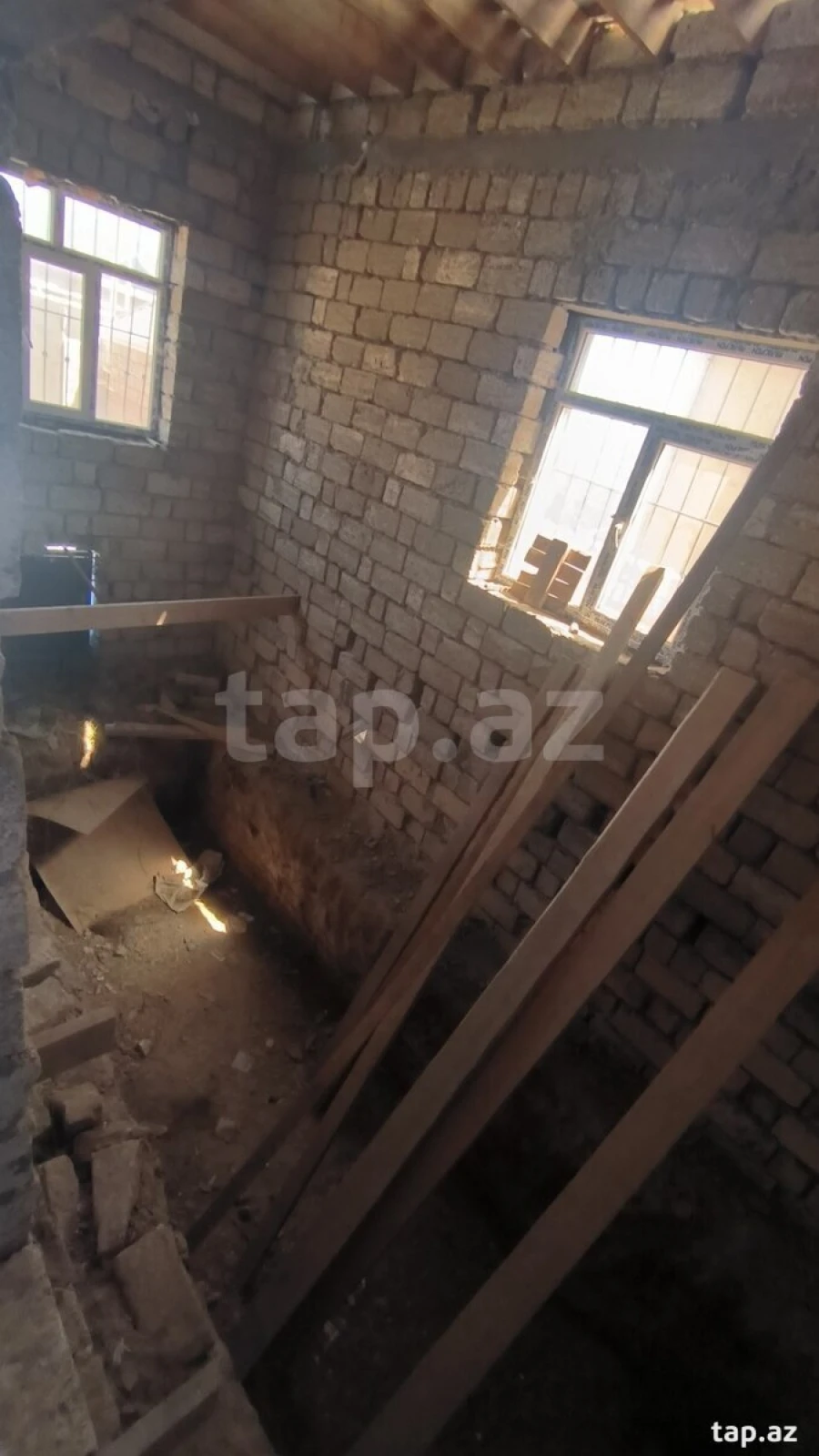 Satılır 4 otaqlı həyət evi