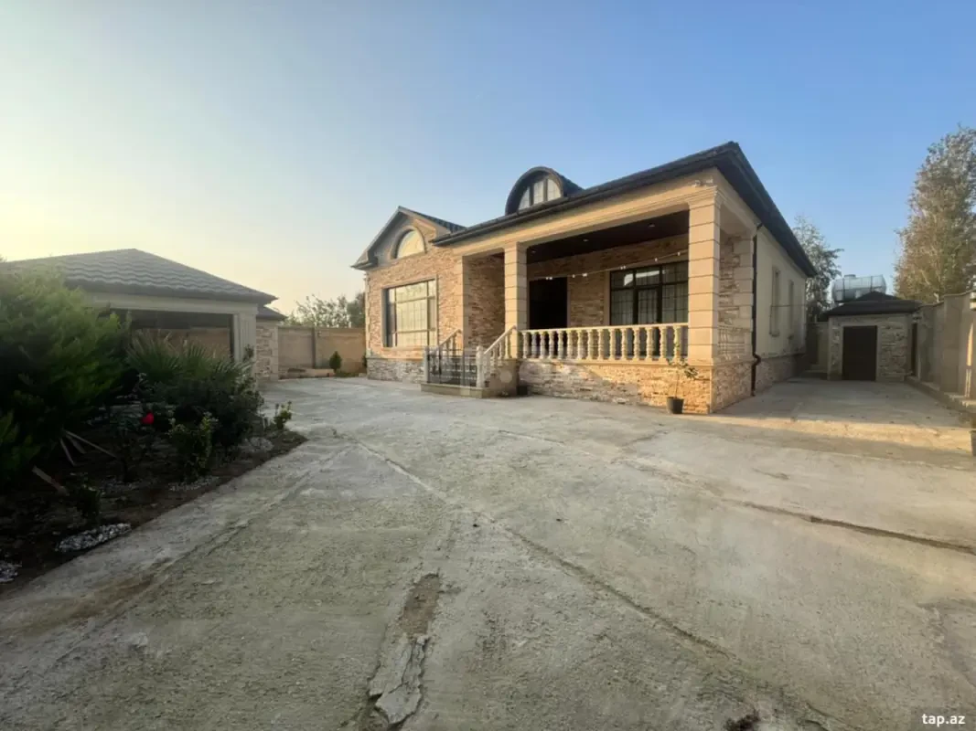 Satılır 5 otaqlı həyət evi 240 m²