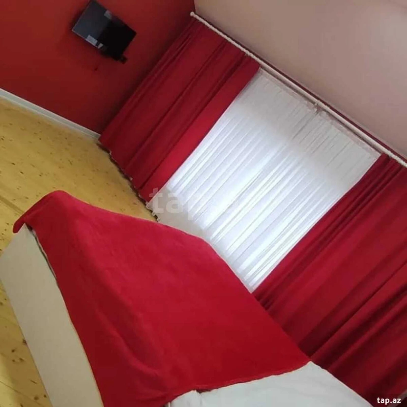 Satılır 9 otaqlı həyət evi