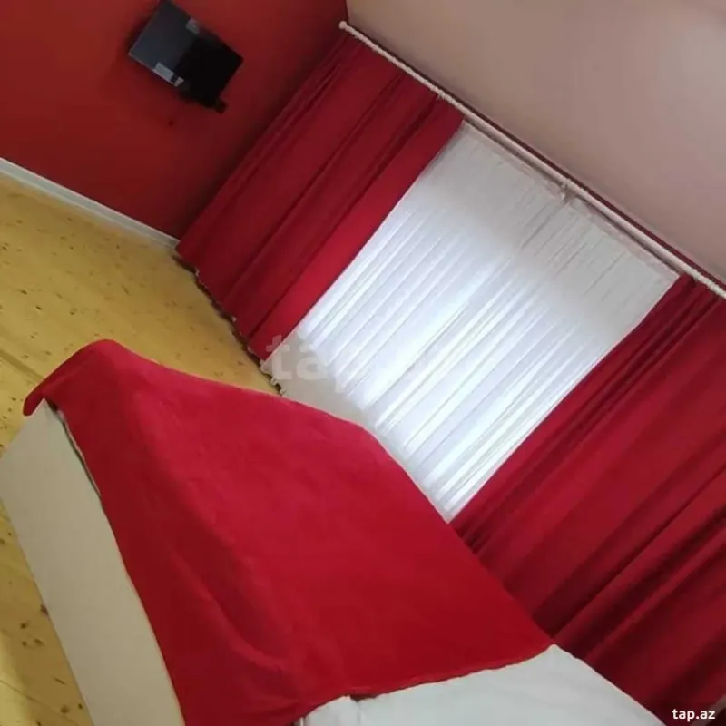 Satılır 9 otaqlı həyət evi