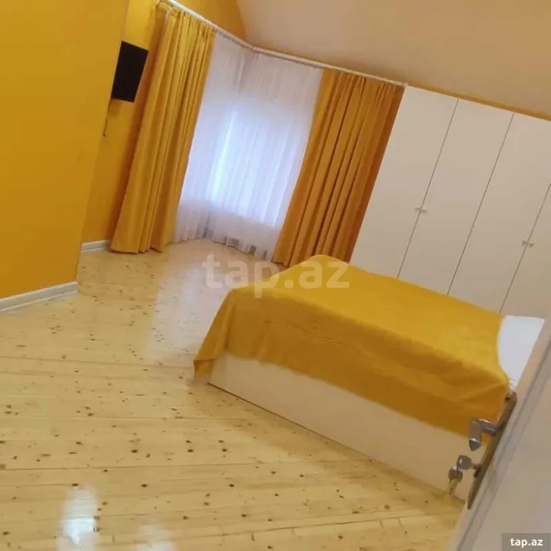 Satılır 9 otaqlı həyət evi