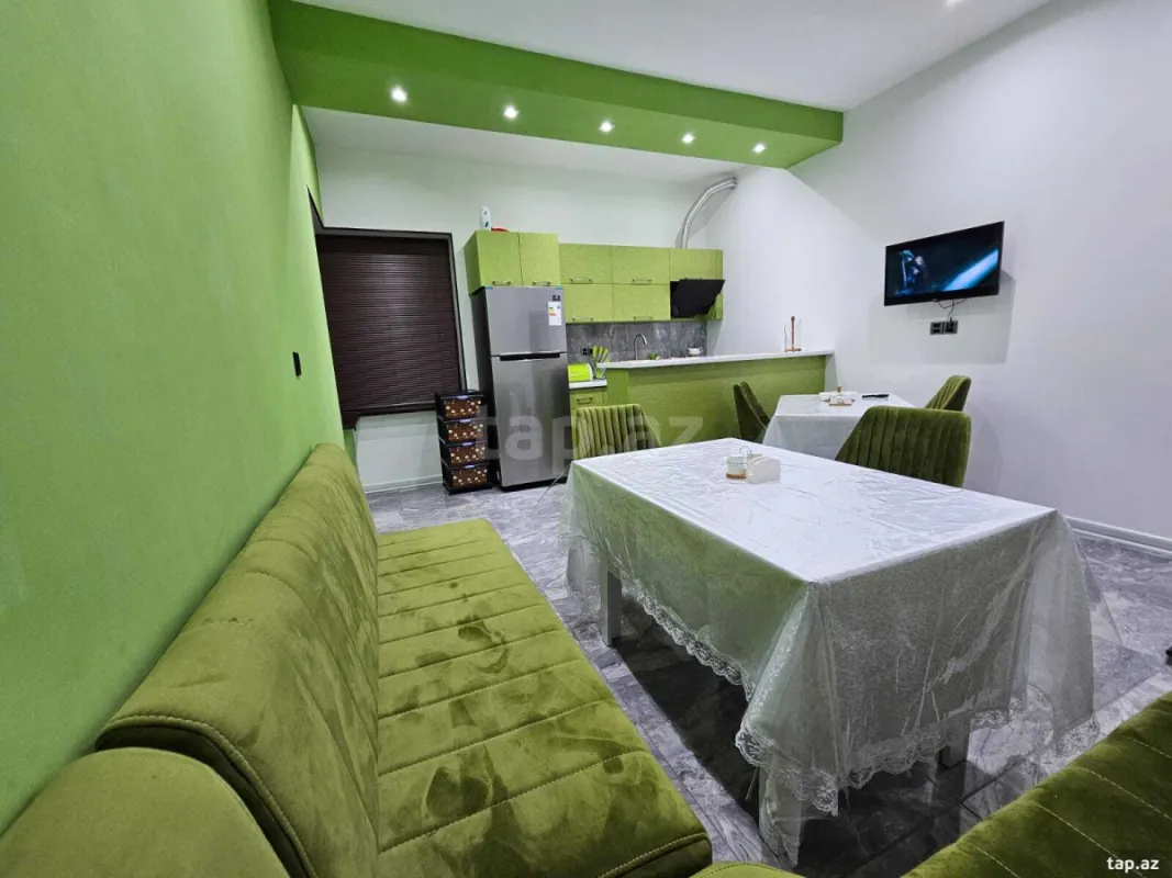 Satılır 9 otaqlı həyət evi