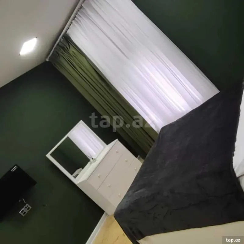 Satılır 9 otaqlı həyət evi