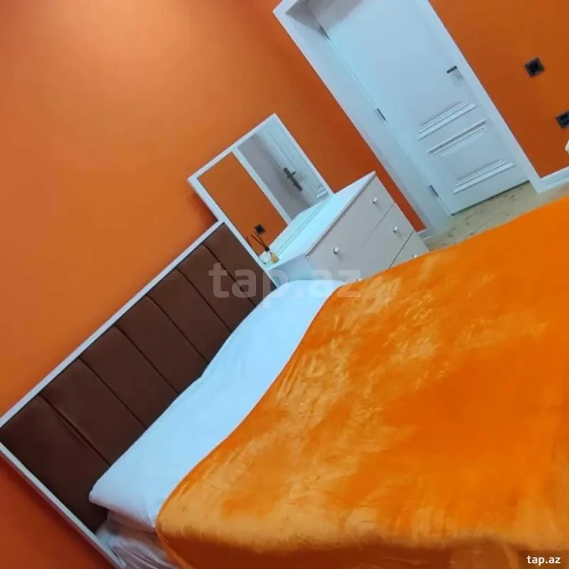 Satılır 9 otaqlı həyət evi