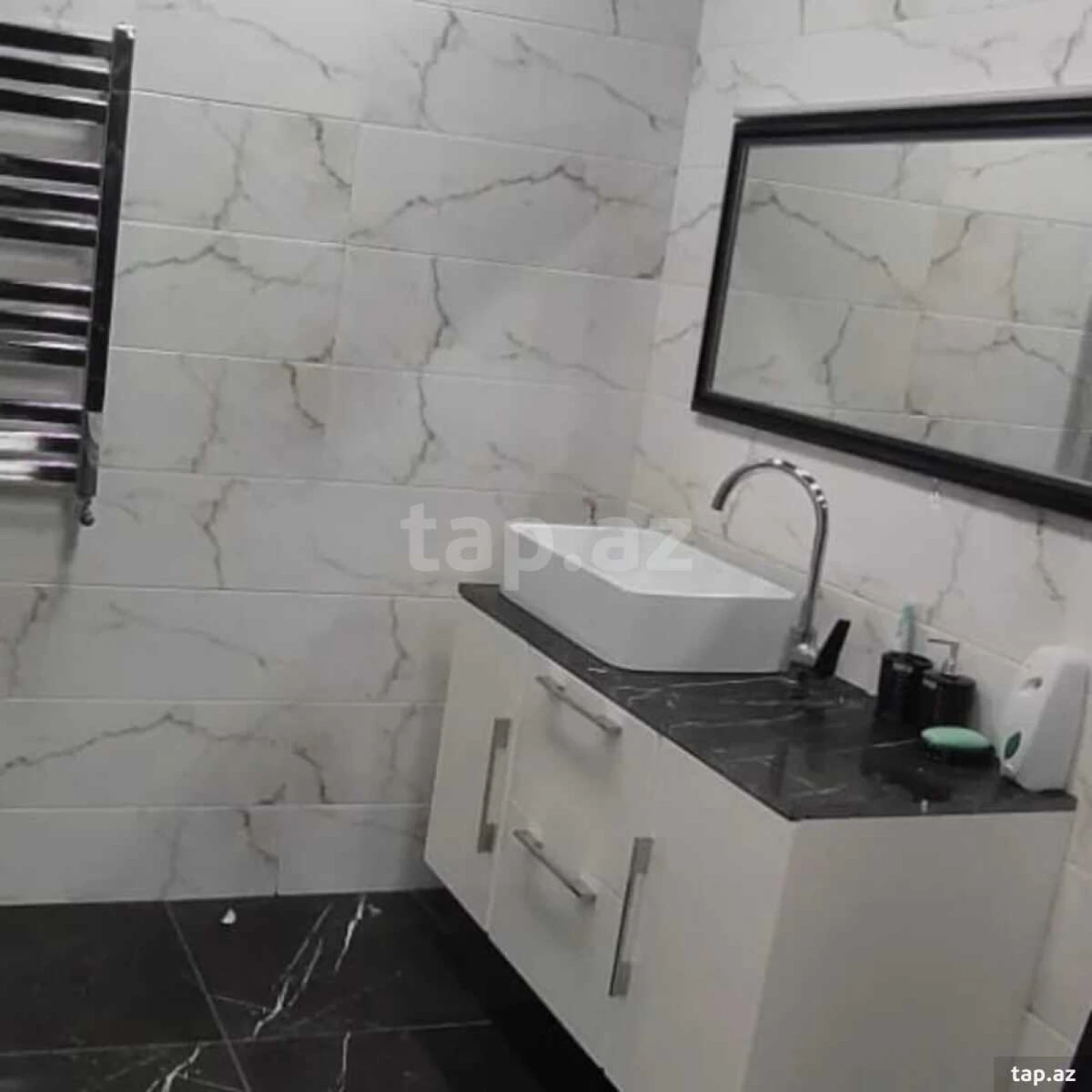 Satılır 9 otaqlı həyət evi