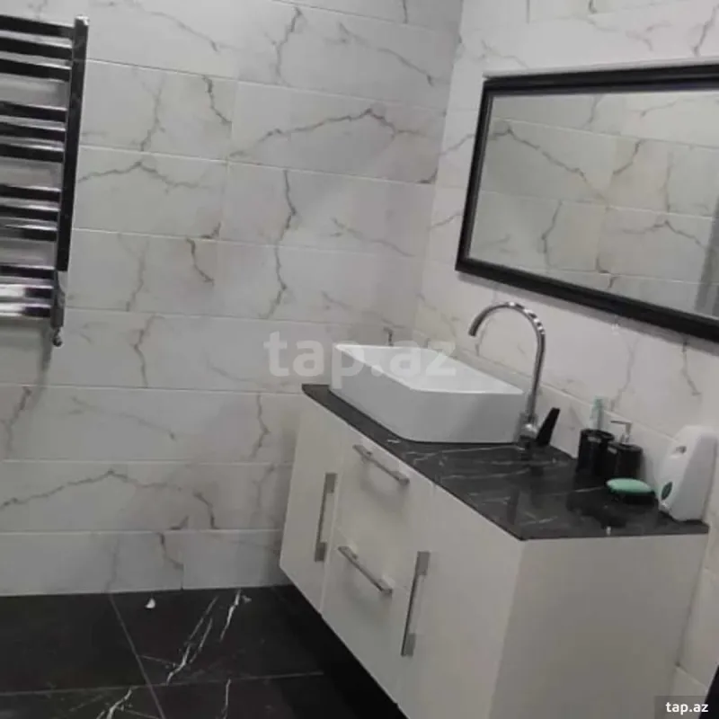 Satılır 9 otaqlı həyət evi