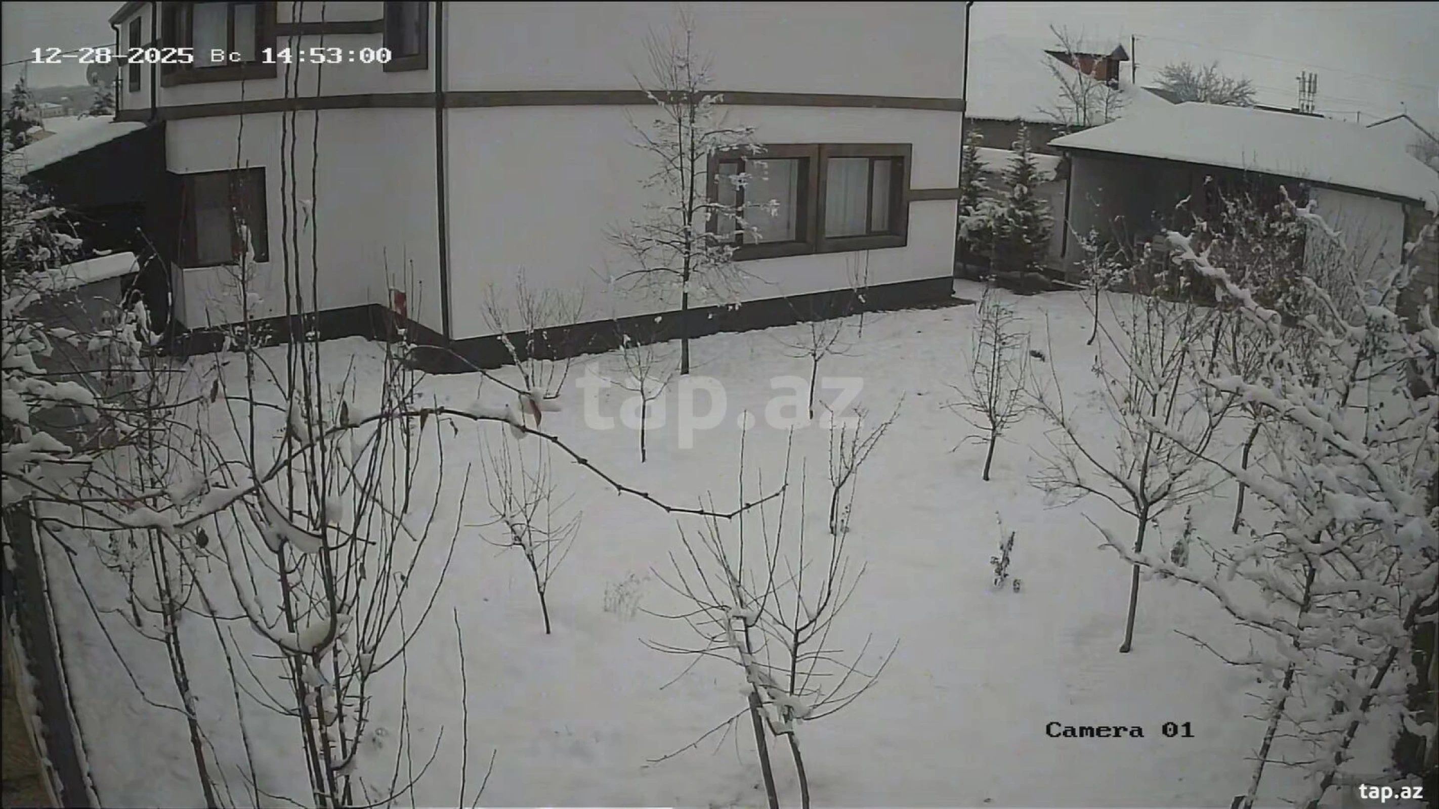 Satılır 9 otaqlı həyət evi