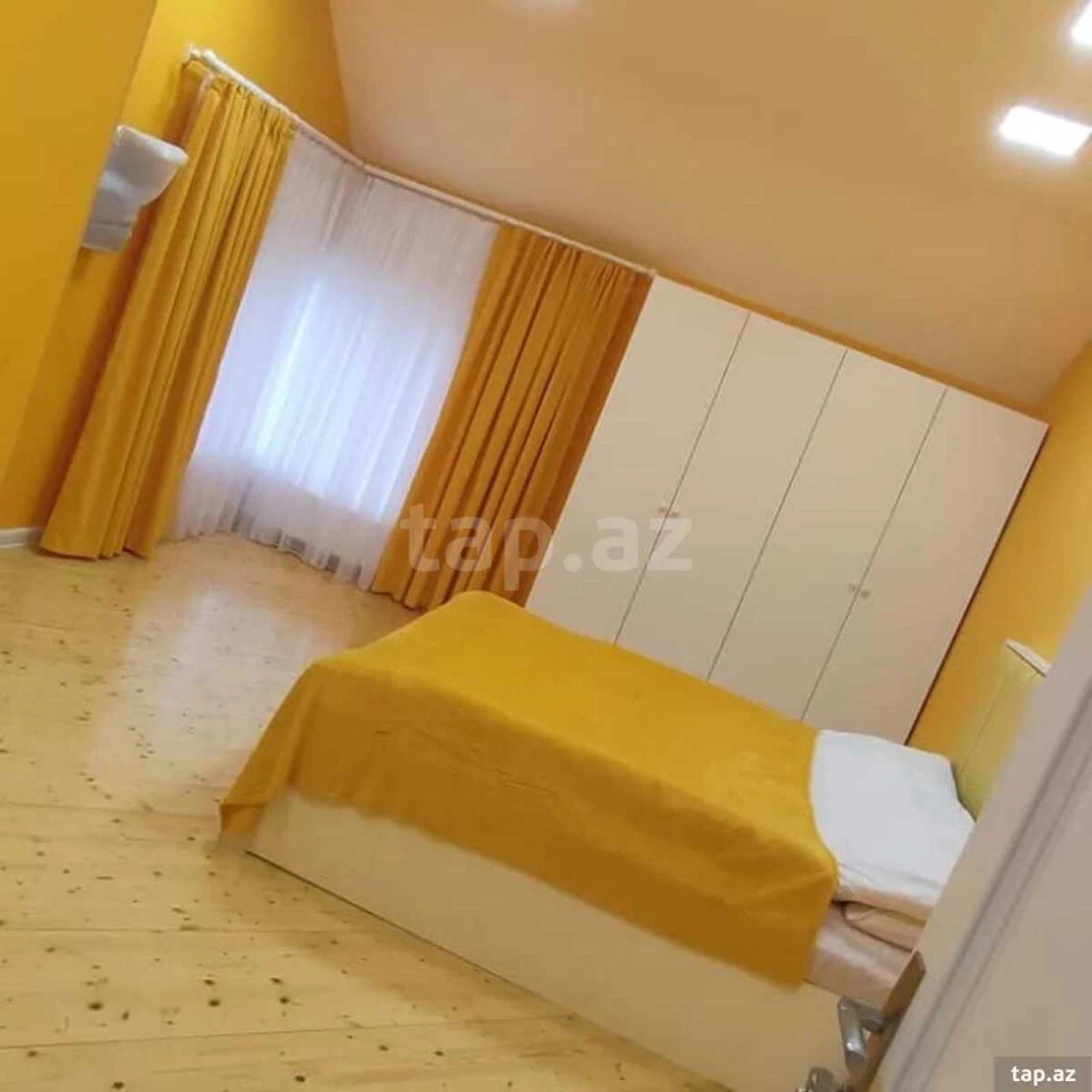 Satılır 9 otaqlı həyət evi