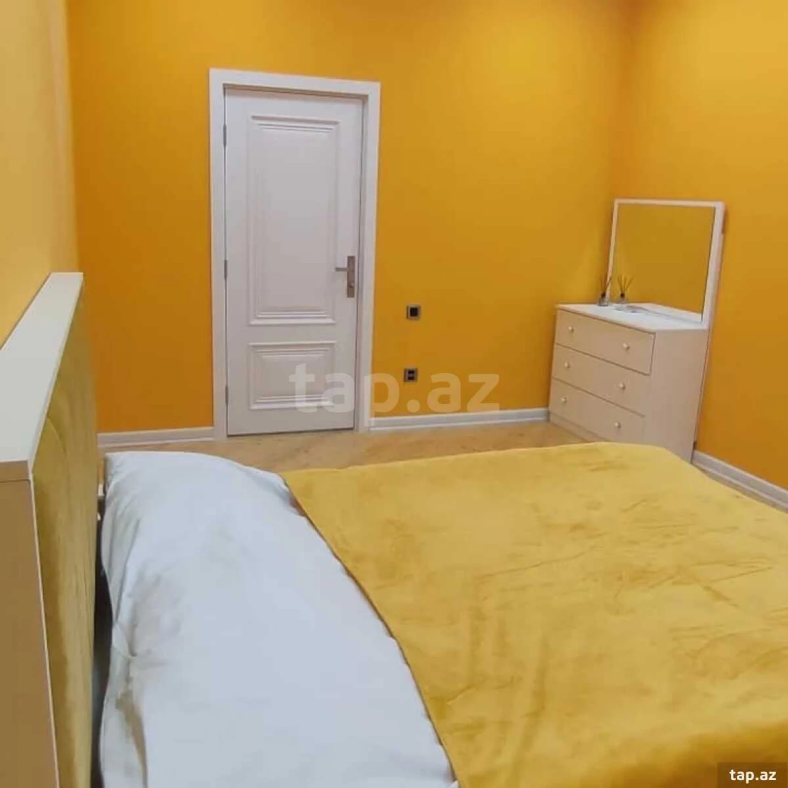 Satılır 9 otaqlı həyət evi