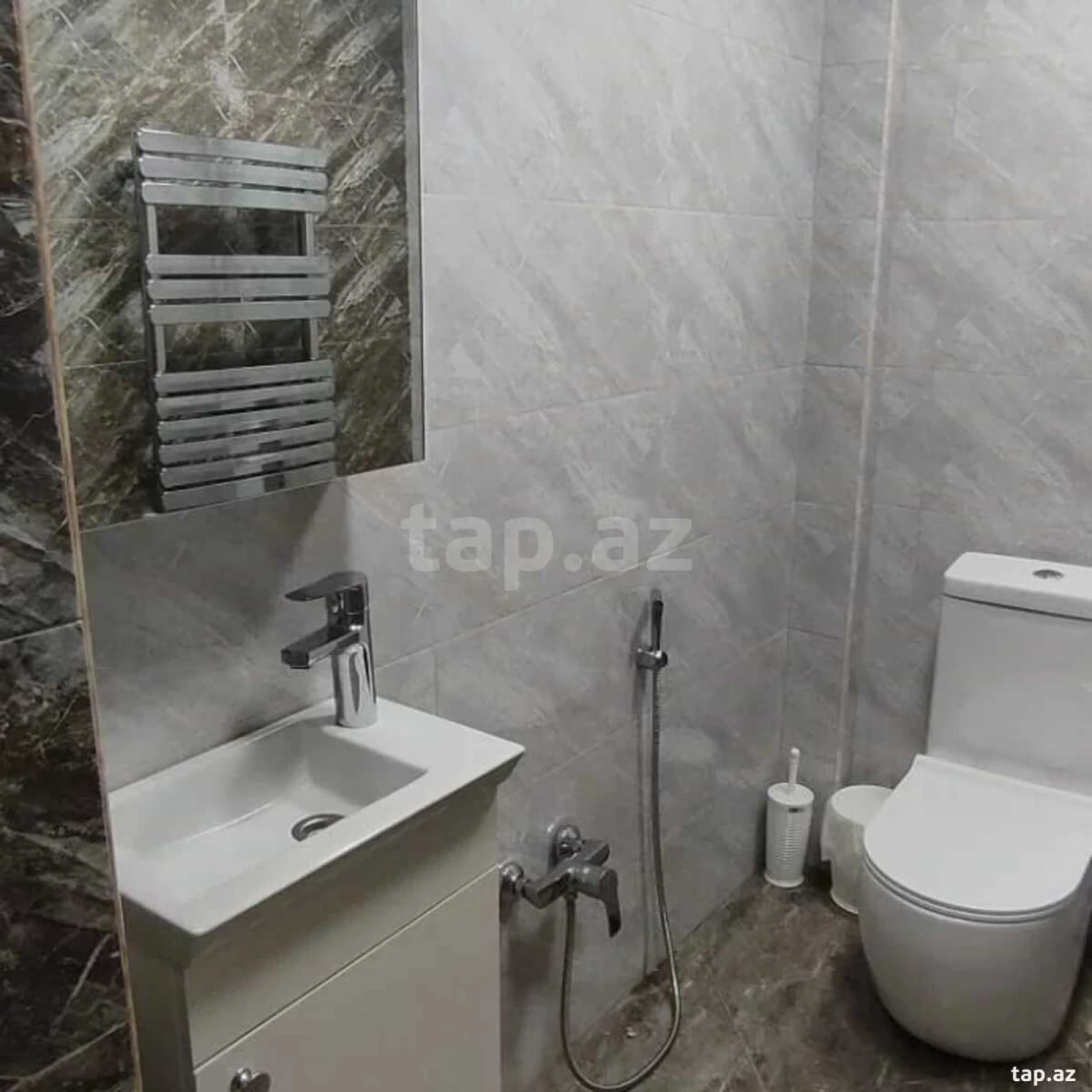 Satılır 9 otaqlı həyət evi