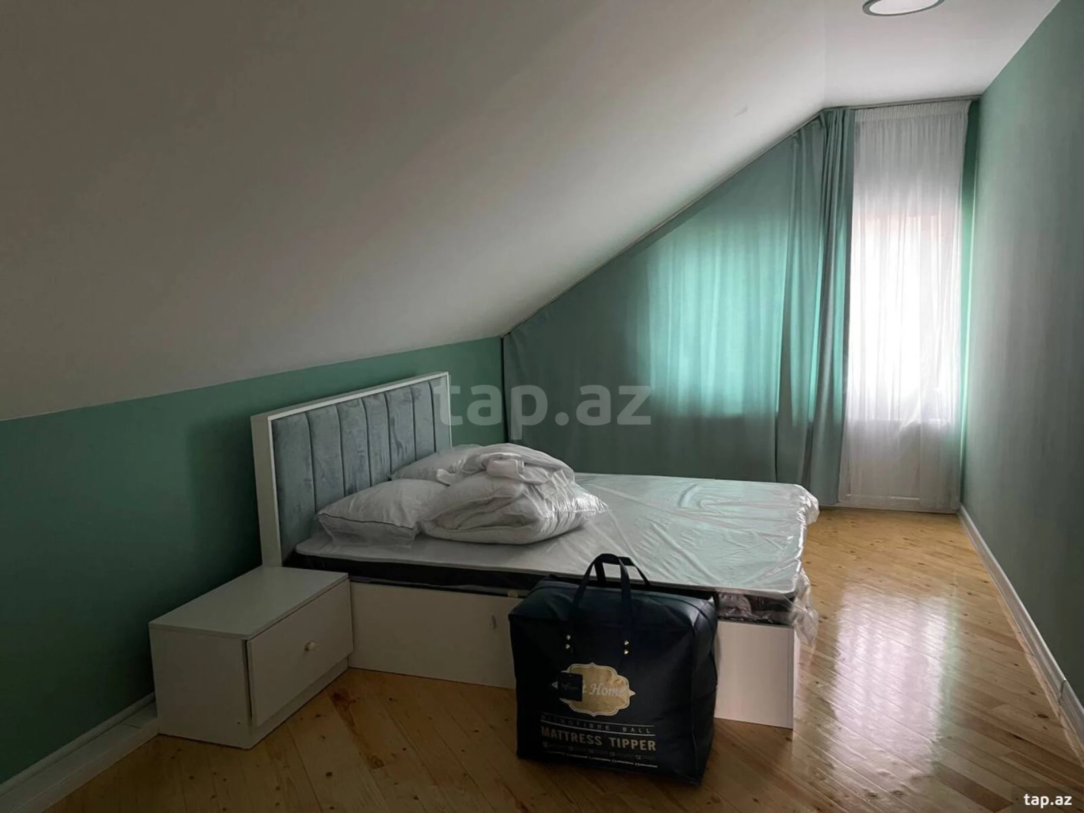 Satılır 9 otaqlı həyət evi