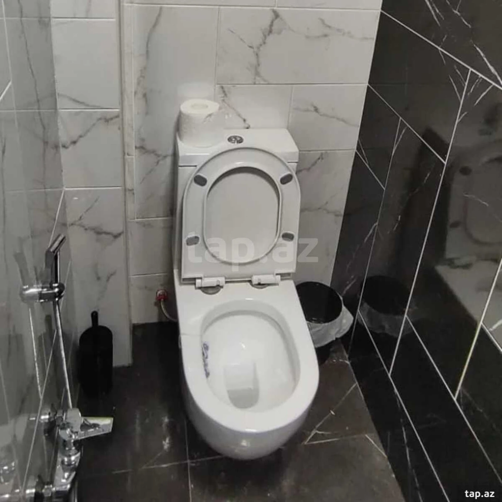 Satılır 9 otaqlı həyət evi