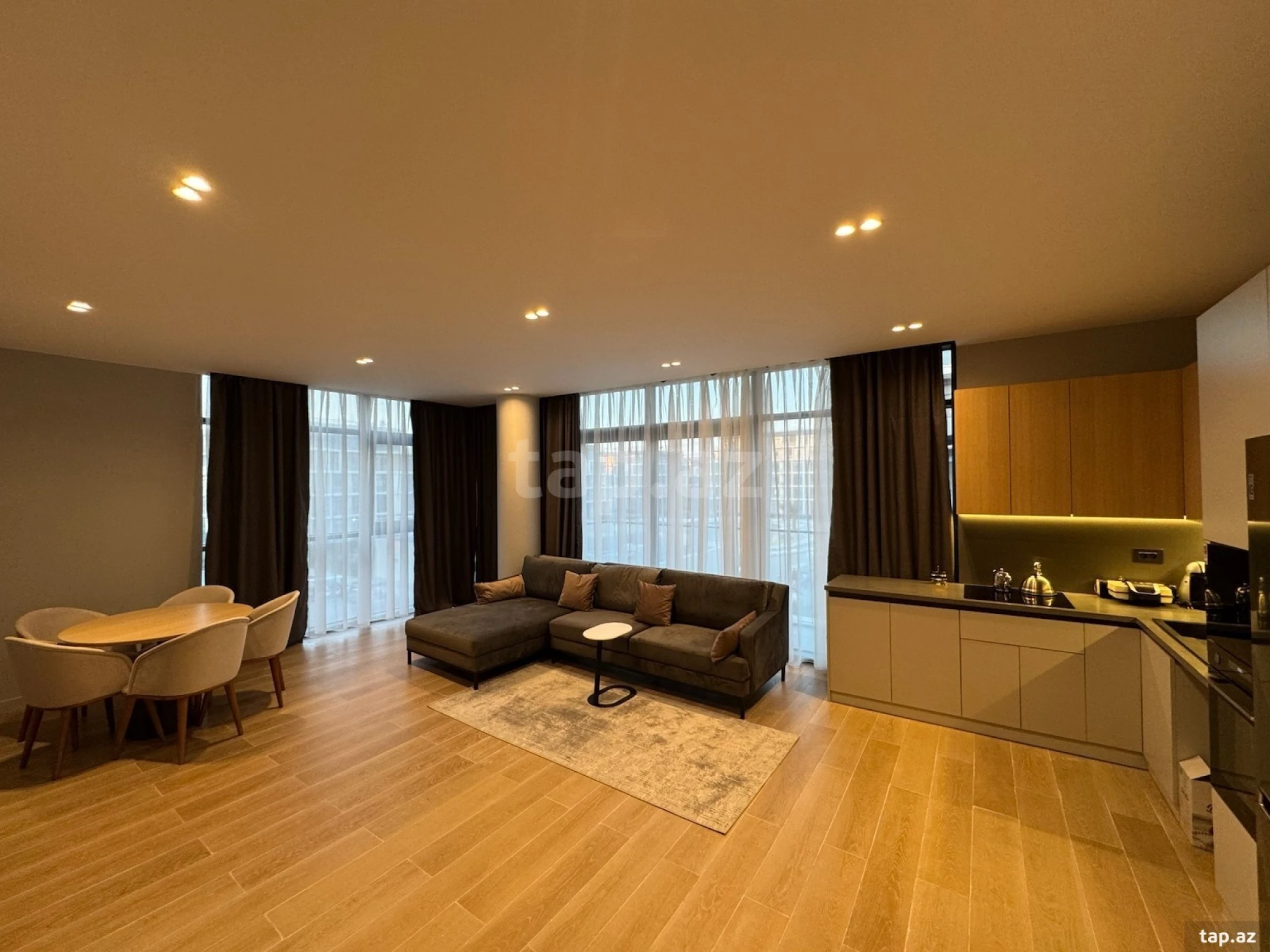 Kirayə verilir 3 otaqlı yeni tikili 140 m²