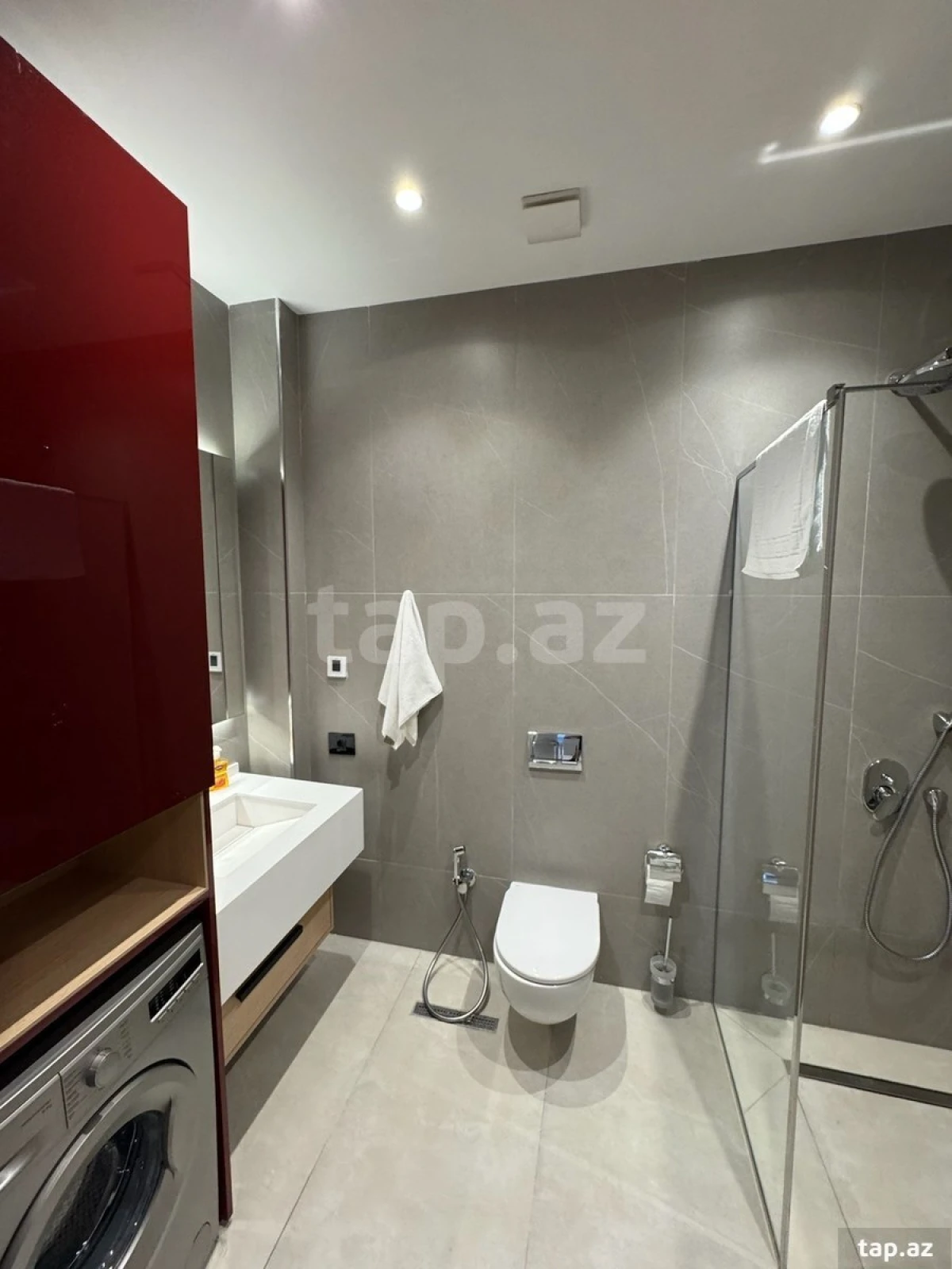 Kirayə verilir 3 otaqlı yeni tikili 140 m²