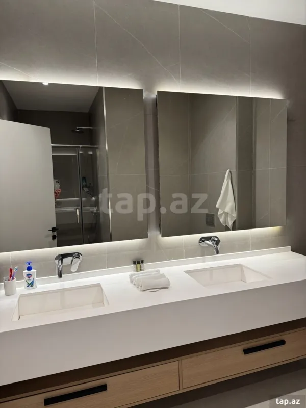 Kirayə verilir 3 otaqlı yeni tikili 140 m²