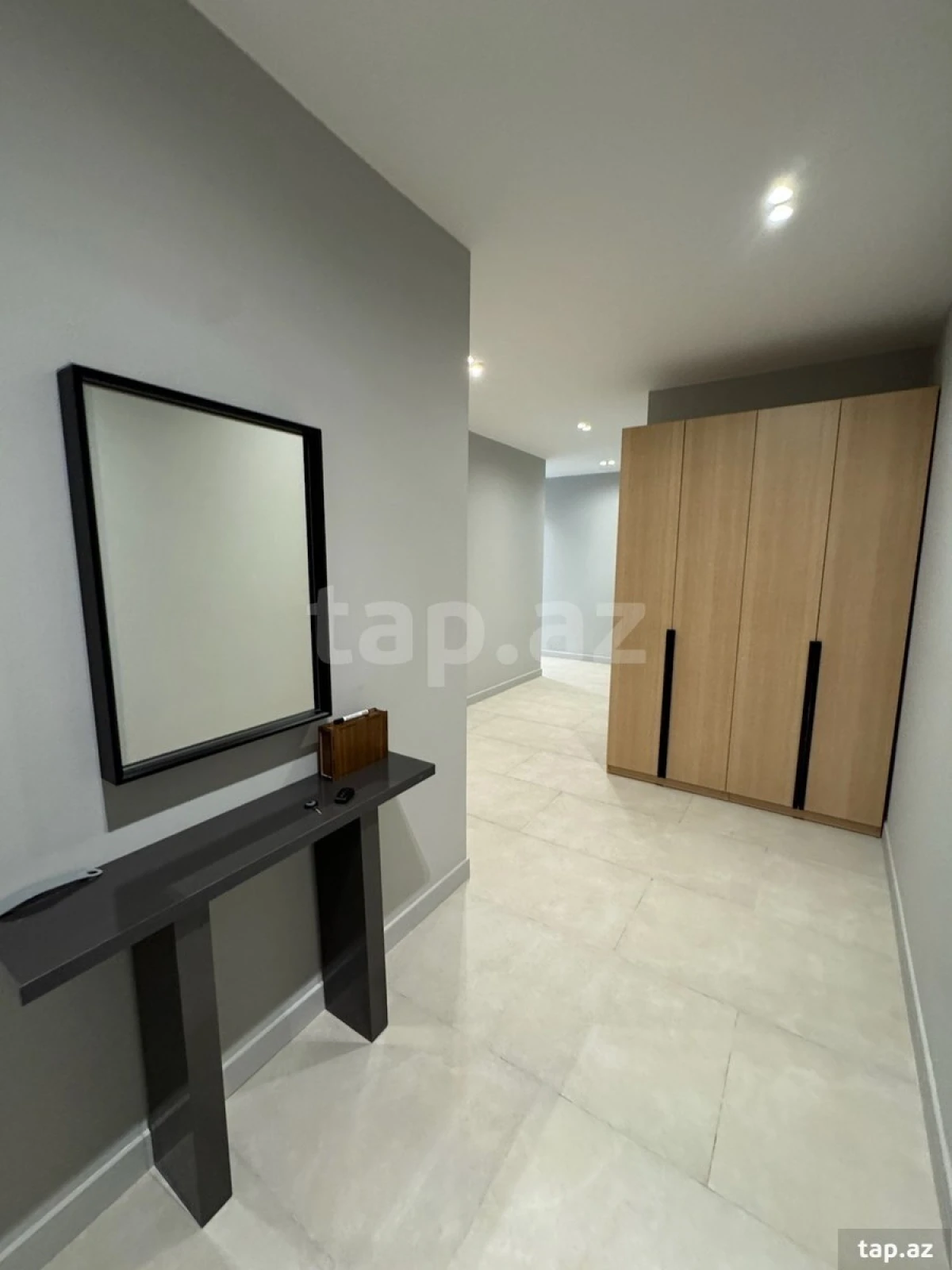 Kirayə verilir 3 otaqlı yeni tikili 140 m²