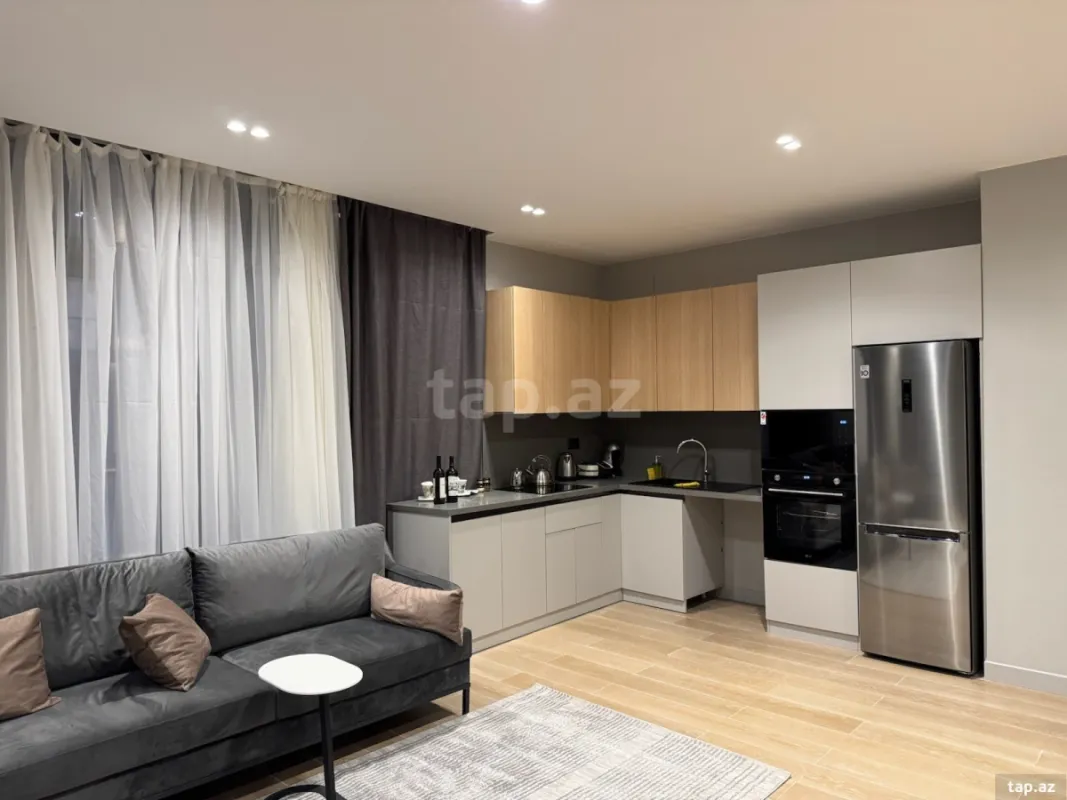 Kirayə verilir 3 otaqlı yeni tikili 140 m²