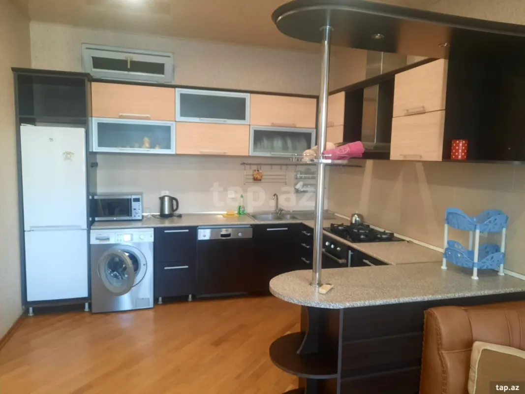 Kirayə verilir 4 otaqlı yeni tikili 100 m²