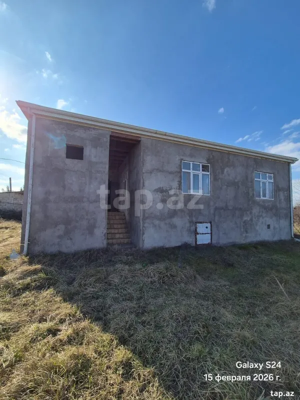 Satılır 5 otaqlı həyət evi