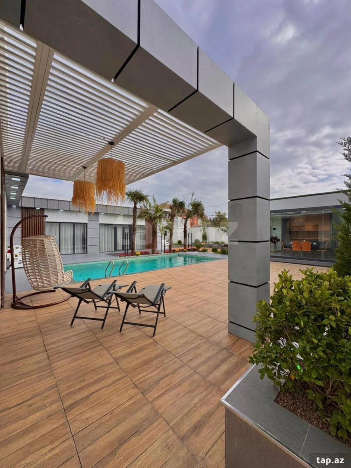 Satılır 5 otaqlı həyət evi