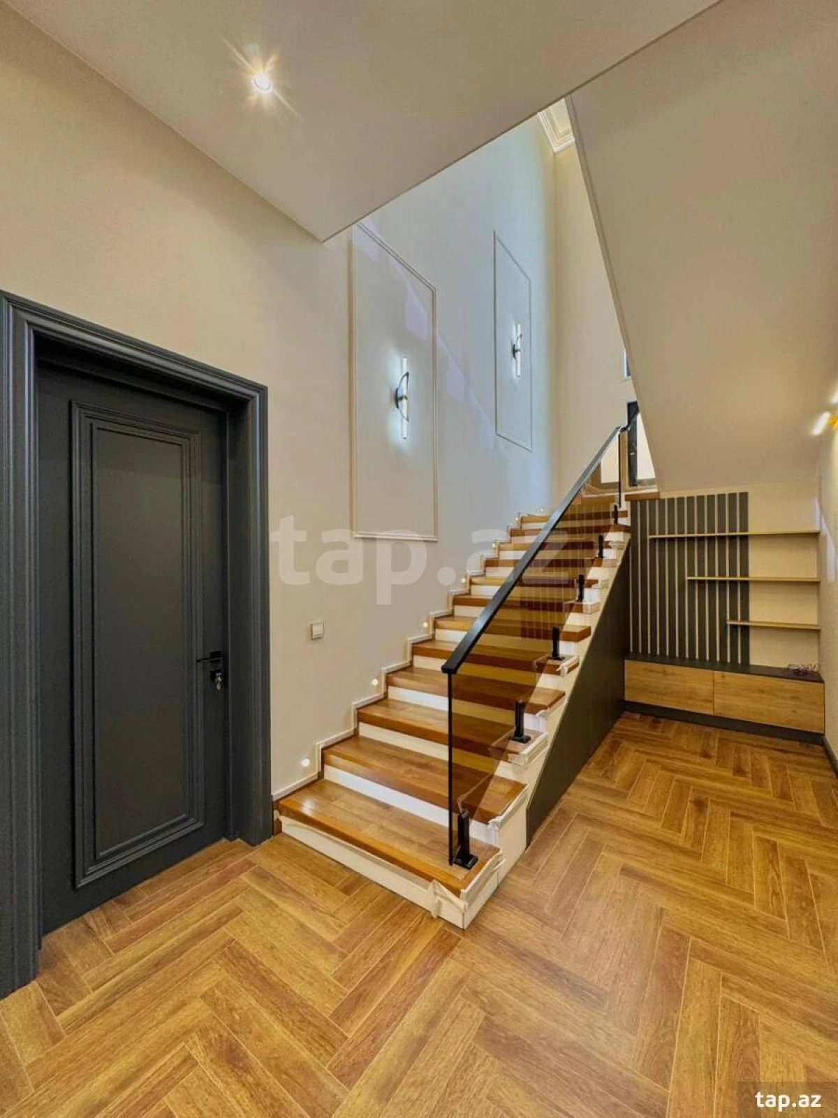 Satılır 6 otaqlı həyət evi