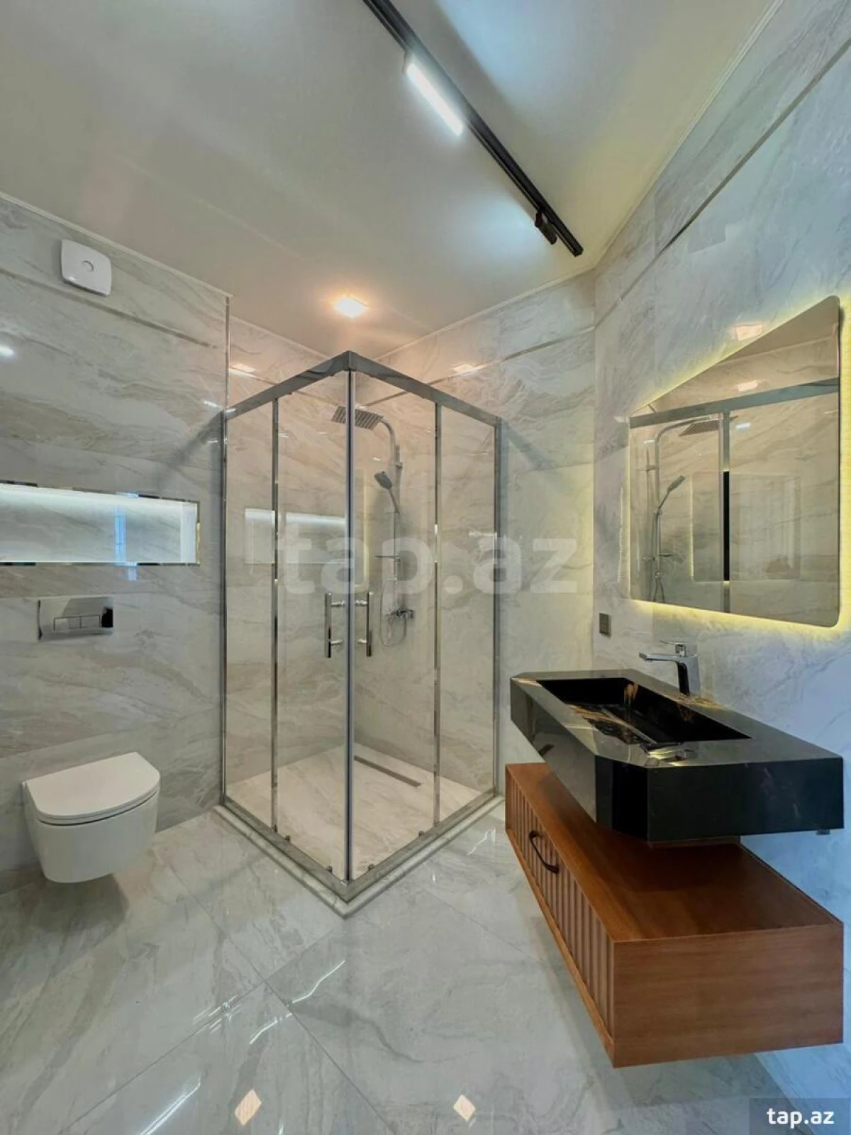 Satılır 6 otaqlı həyət evi