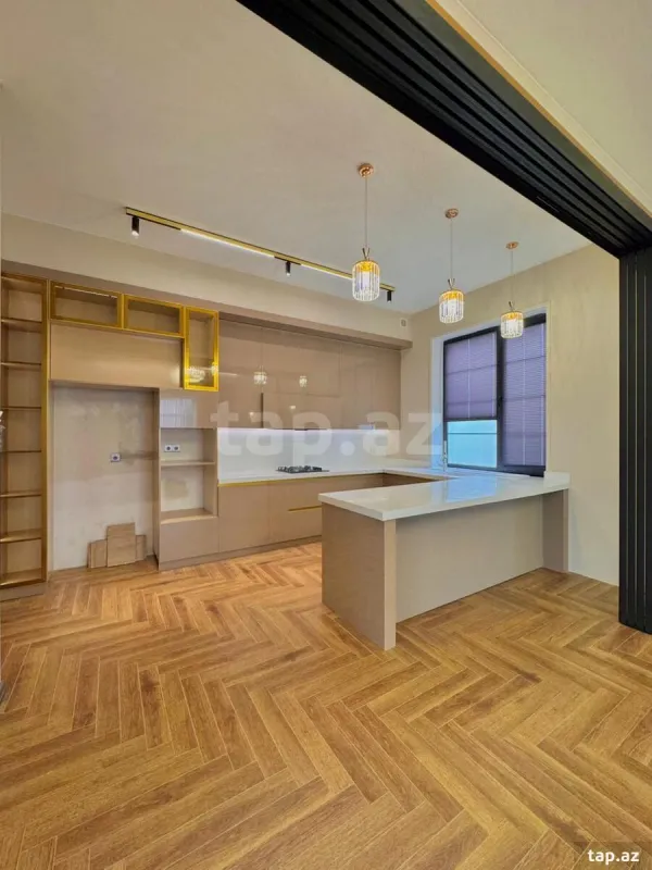 Satılır 6 otaqlı həyət evi