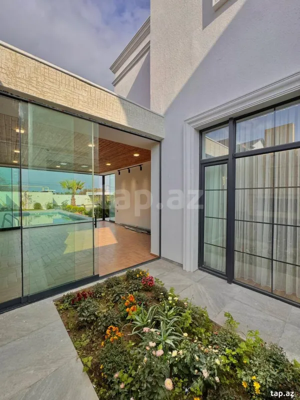 Satılır 6 otaqlı həyət evi