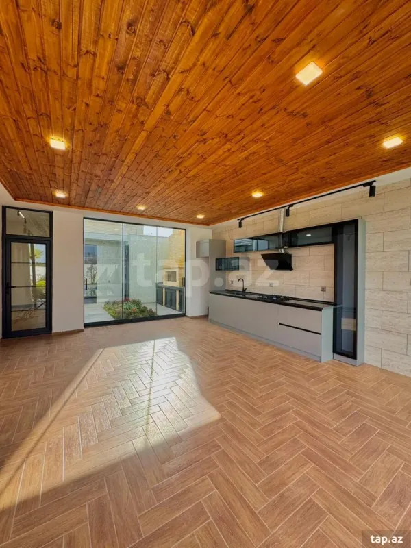 Satılır 6 otaqlı həyət evi