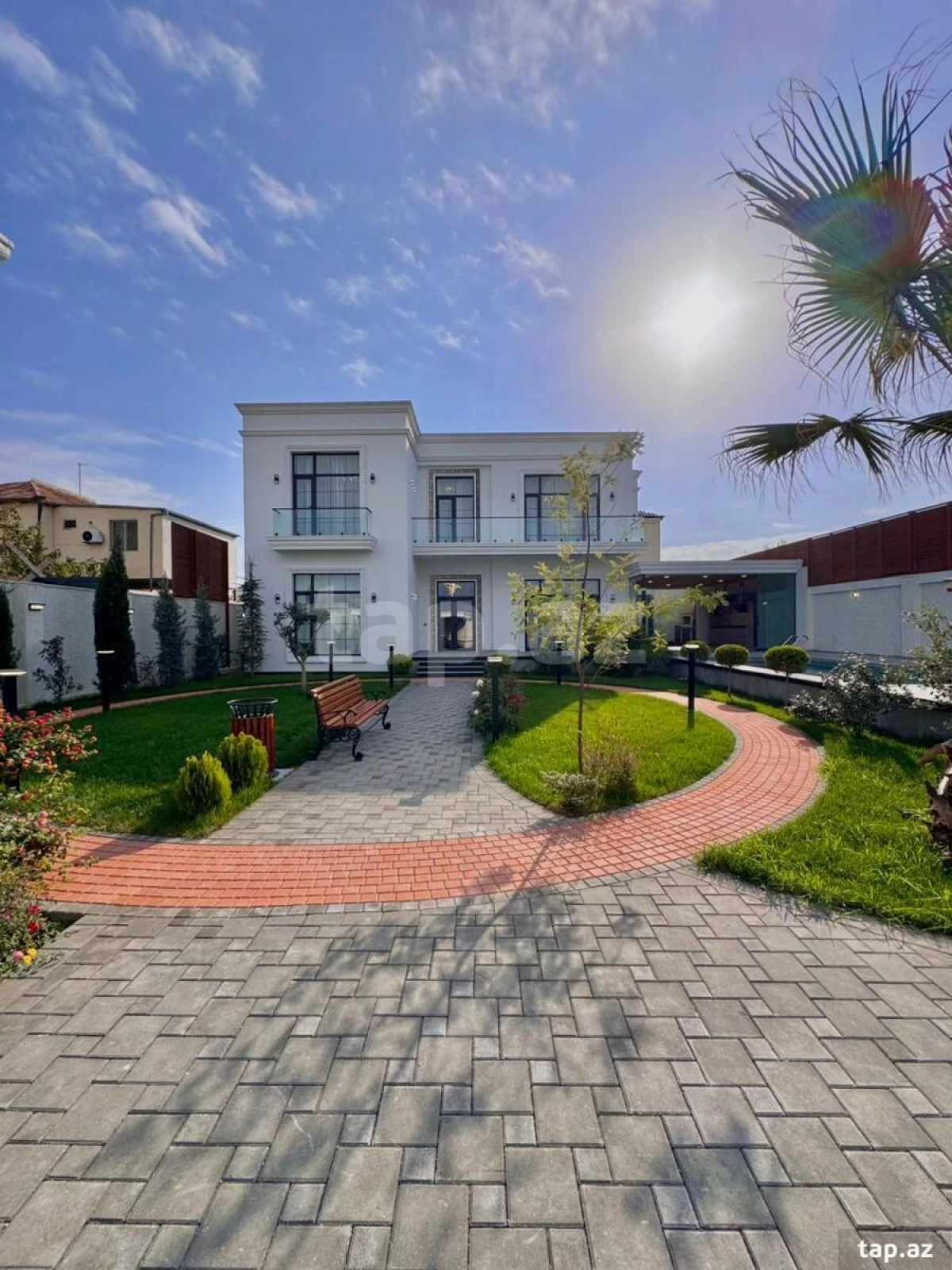 Satılır 6 otaqlı həyət evi